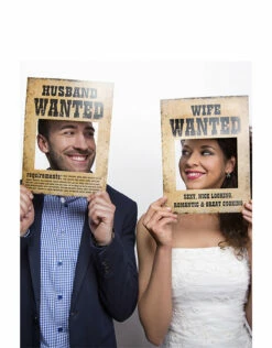 Funny Props Husband/Wife Wanted (32x24cm), 2 Stuks